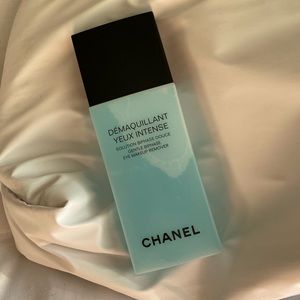 CHANEL eye make up remover
